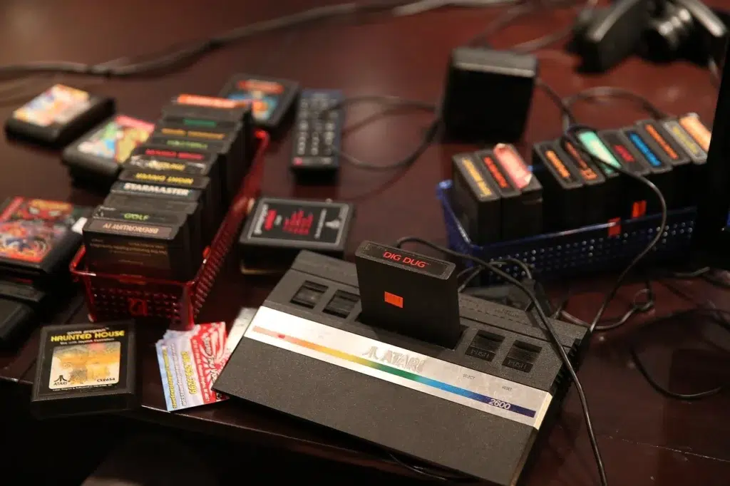 A Evolução dos Consoles de Videogame: Do Atari ao PS5 1 Consoles de Videogame Clássicos: O Impacto do Atari 2600