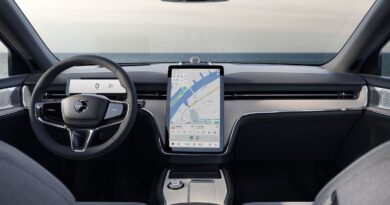 Imagem do Volvo EX90 com Google Gemini integrado em painel com comandos por voz