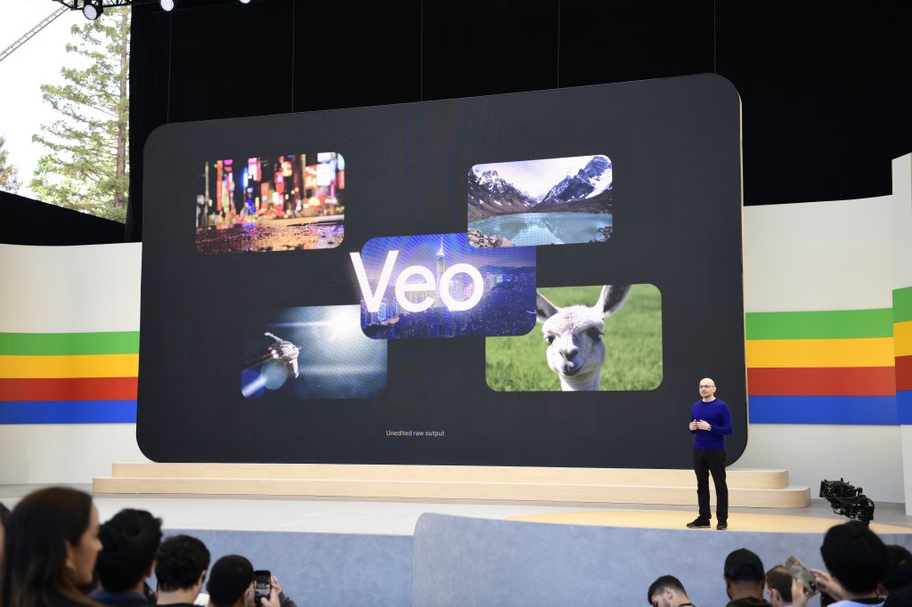 Google apresenta Veo 3 com geração de áudio e vídeo por IA no Google I/O 1 Demonstração do Veo 3 durante o Google I/O 2025: modelo integra Google IA, vídeo e áudio automaticamente gerados.