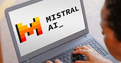 Logo da Mistral AI e representações de inteligência artificial