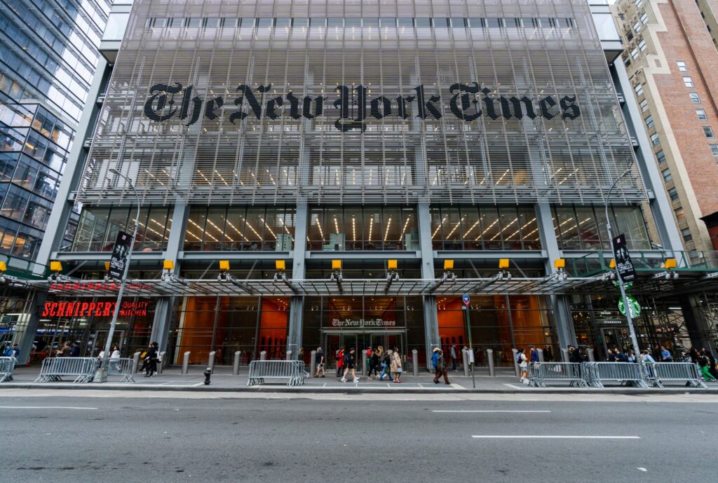 The New York Timesfecha acordo de IA com Amazon 1 Imagem que representa a cidade de Nova York com a marca The New York Times