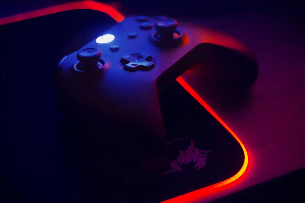 PlayStation 6 e novo Xbox chegam em 2027 com AMD UDNA 4 Imagem dos novos consoles Xbox e PlayStation 6, lançados em 2027 com gráfica AMD UDNA, destaque para salto em ray tracing e IA