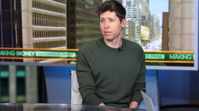 Sam Altman no palco de conferência; imagem ilustrativa sobre governança da OpenAI