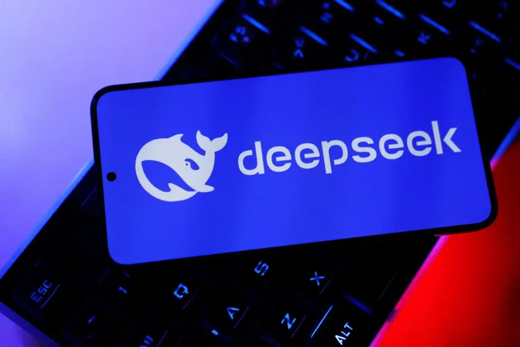 DeepSeek testa tokens visuais para memória de IA 3 Logotipo da DeepSeek em ilustração O logotipo da DeepSeek em ilustração de 29 de janeiro de 2025. Foto: Dado Ruvic/Reuters
