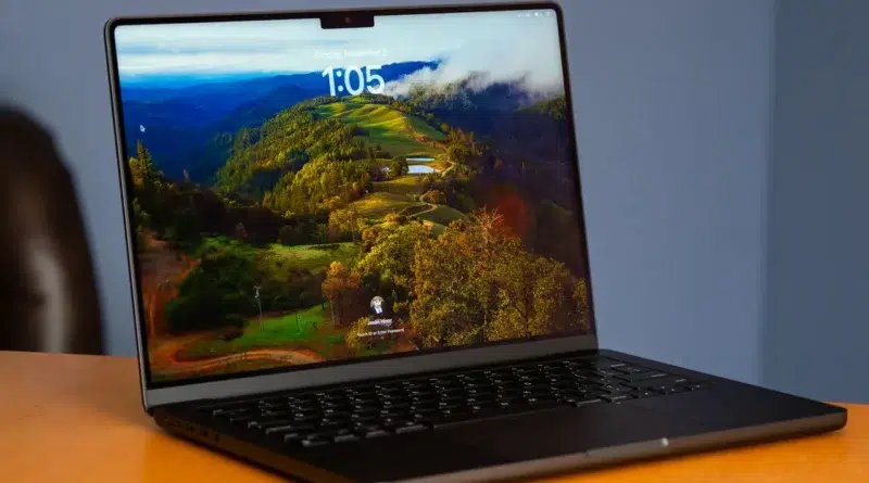 MacBook rodando macOS 15.5 aberto no Mail com erro de autenticação em contas Gmail e Outlook