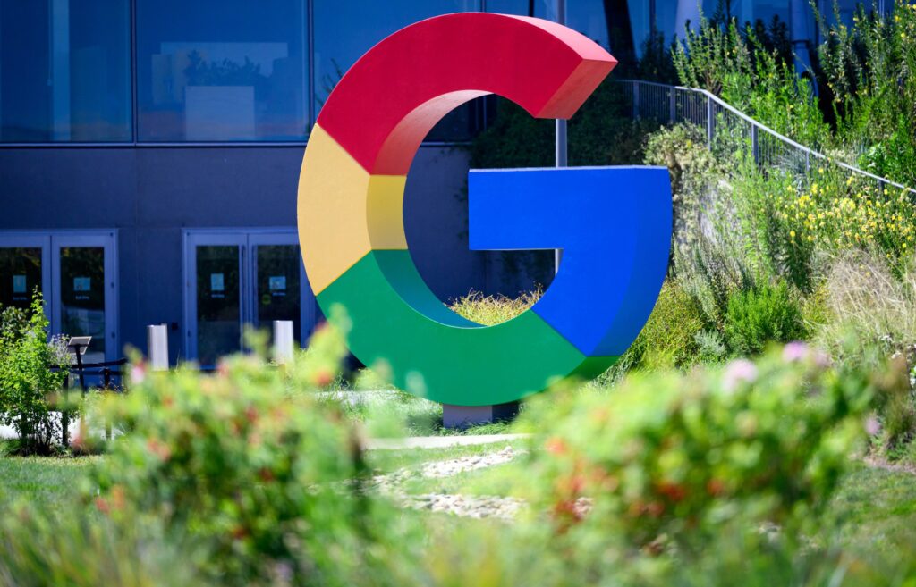 Regulação do Google: Reino Unido propõe novas regras para busca 1 Logo do Google no escritório principal em Mountain View, Califórnia. Crédito: Getty Images | Josh Edelson