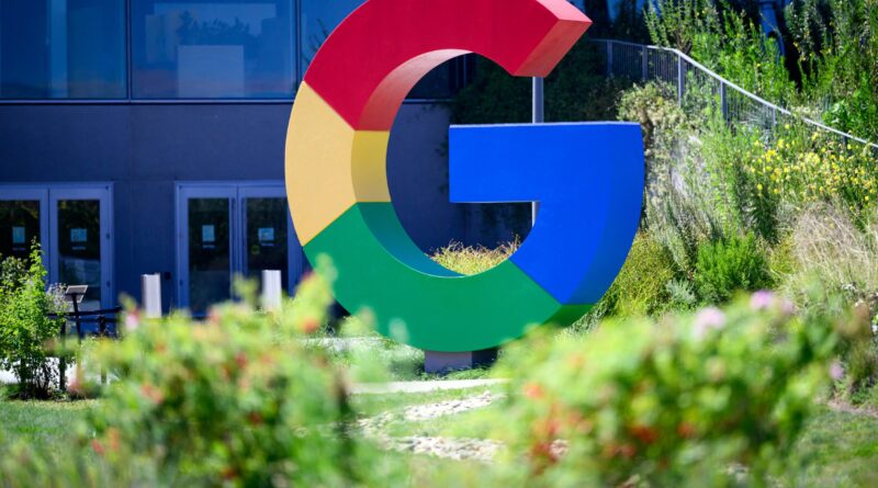 Logo do Google no escritório principal em Mountain View, Califórnia. Crédito: Getty Images | Josh Edelson