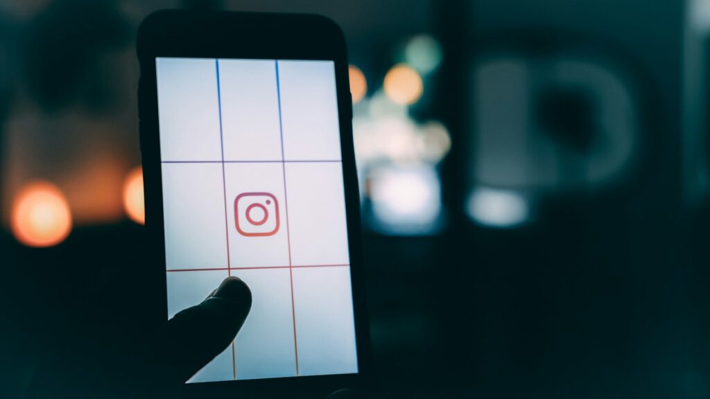 Logo do Instagram atualizado, novidade reorganização grid, app social, notícia 2025
