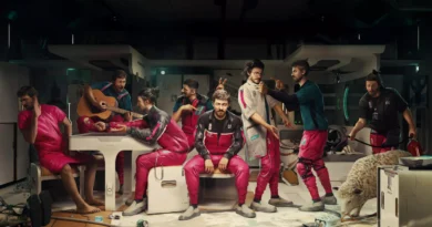 Arte promocional de The Alters, astronauta em traje laranja próximo a uma base lunar