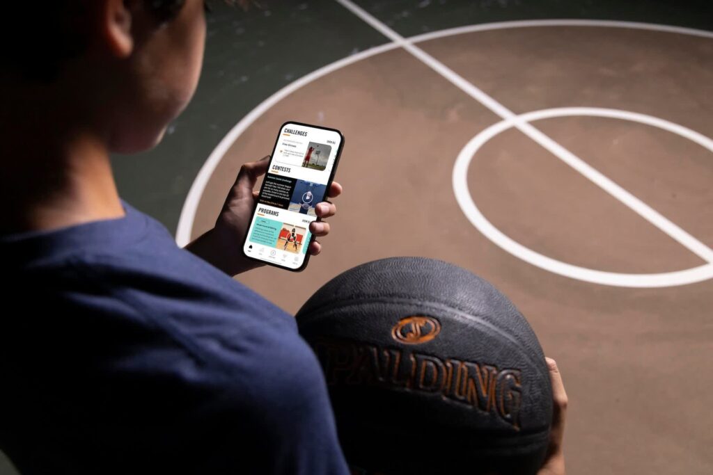 NBA testa bola inteligente com sensores e IA para análise avançada 1 NBA bola inteligente sensores IA testes Las Vegas 2025, sensores embutidos, rastreamento de dados