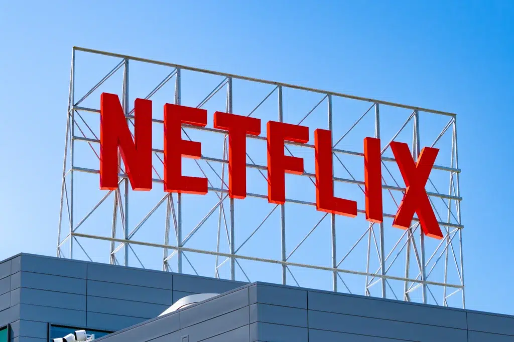 Vista do campus da Netflix em Hollywood, EUA, marco do avanço tecnológico da empresa ao adotar GenAI.