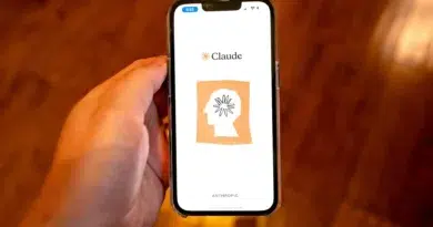 Logo Anthropic Claude na tela de smartphone. Imagem mostra o app Claude Code em destaque e simboliza a polêmica sobre limites de uso em 2025.