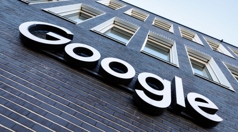 Fachada da sede do Google em Munique, Alemanha; anúncio de novo recurso de chamadas empresariais com IA