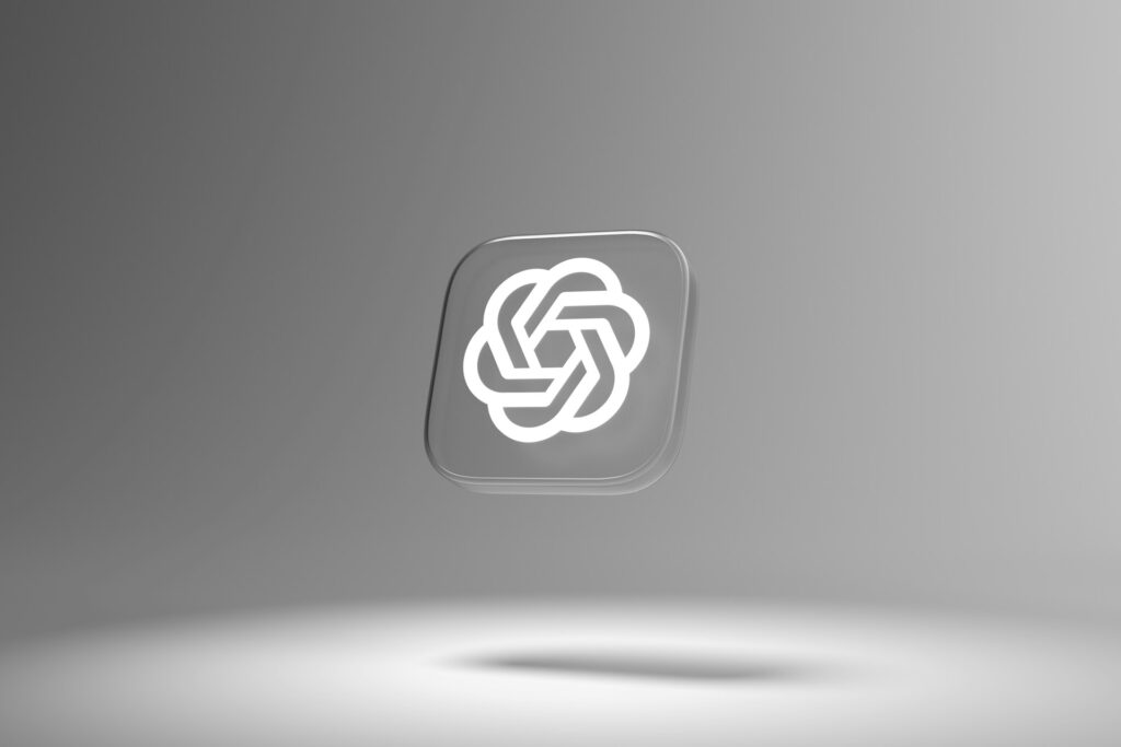 Logo estilizado da OpenAI apresentando espiral em tons cinzas, representando inovação em IA, referente ao agent geral do ChatGPT Foto de Dima Solomin na Unsplash