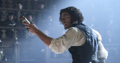 Banner oficial do filme Frankenstein na Netflix dirigido por Guillermo del Toro, estreia em 2025