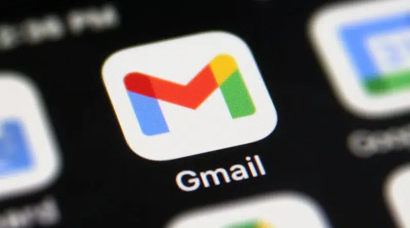Ícone do Gmail no iOS 14, destacando o novo recurso Gerenciar assinaturas do Gmail 2025