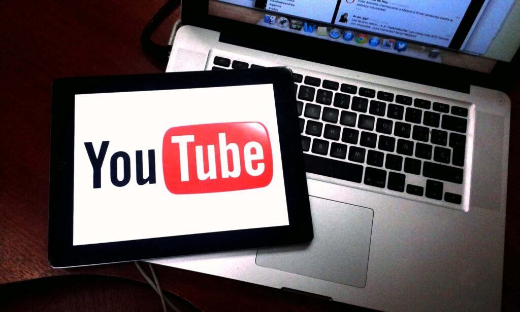 YouTube altera Shorts com IA, gerando preocupação entre criadores e audiência