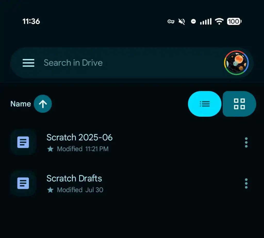 Detalhes do topo da aba de arquivos Google Drive com indicador de seleção menor e botão de alternância de lista para grade.