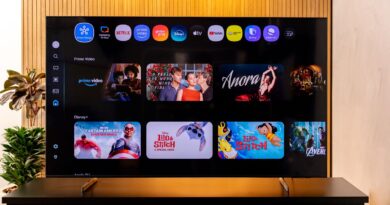 Copilot da Microsoft nas TVs Samsung com busca por voz e Vision AI respondendo a dúvidas sobre filmes e séries