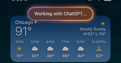 Interface do iOS exibindo 'Trabalhando com ChatGPT' – integração GPT-5 Apple.