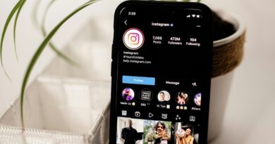 Instabilidade no Instagram causa reclamações; imagem ilustrativa mostra smartphone e feed do app, Collabstr/Unsplash