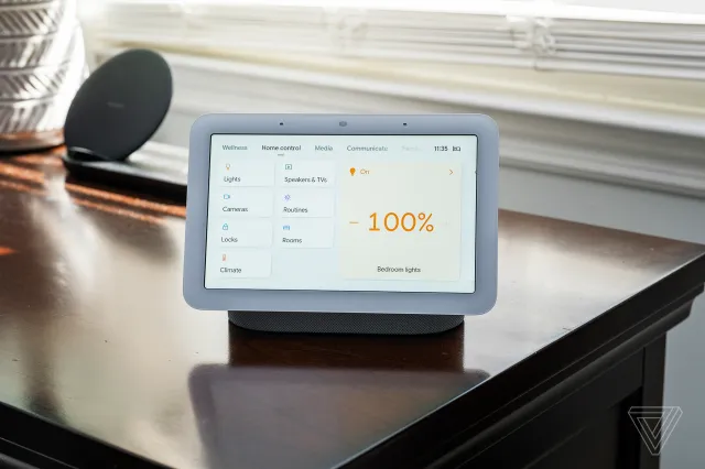 O Nest Hub 2, lançado em 2021, foi a última atualização de hardware para a linha Nest de alto-falantes e monitores inteligentes . Foto de Dan Seifert / The Verge