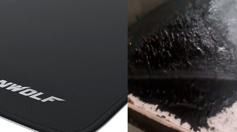 Mousepad derretido presa à mesa após anos de uso contínuo, mostrando deterioração causada por calor e má ventilação em setup gamer.