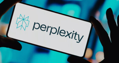 celular com logo da perplexity