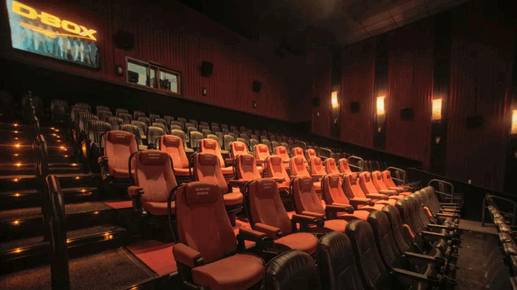 Festival de Cinema com Inteligência Artificial estreia no Rio 1 Cena de divulgação do festival de cinema com inteligencia artificial, com logotipo do Cinemark e fundo de exibição de filmes