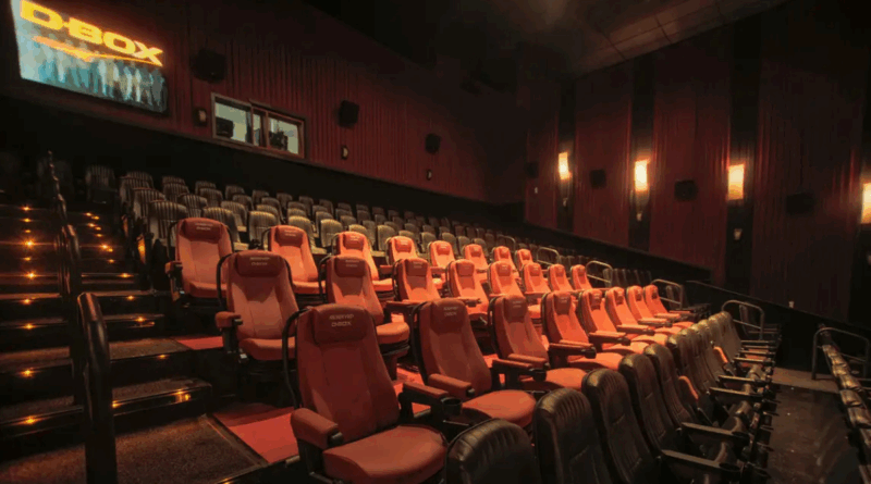 Cena de divulgação do festival de cinema com inteligencia artificial, com logotipo do Cinemark e fundo de exibição de filmes