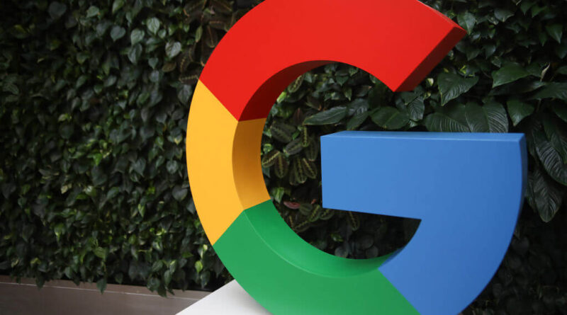 Logotipo 3D do Google; Penske Media processa Google por resumos de IA
