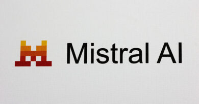 Logo da Mistral AI, startup francesa de IA generativa e concorrente da OpenAI, foco em modelos abertos como Le Chat e Mistral Large 2