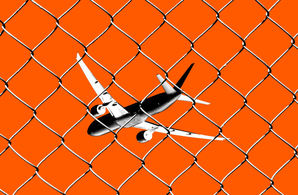 Visto H-1B: Amazon, Google e Microsoft pedem retorno aos EUA 1 Funcionários com visto H-1B enfrentam restrição de viagem e taxa de US$ 100.000 para reentrada nos EUA; orientação de Amazon, Google e Microsoft é retornar antes do prazo