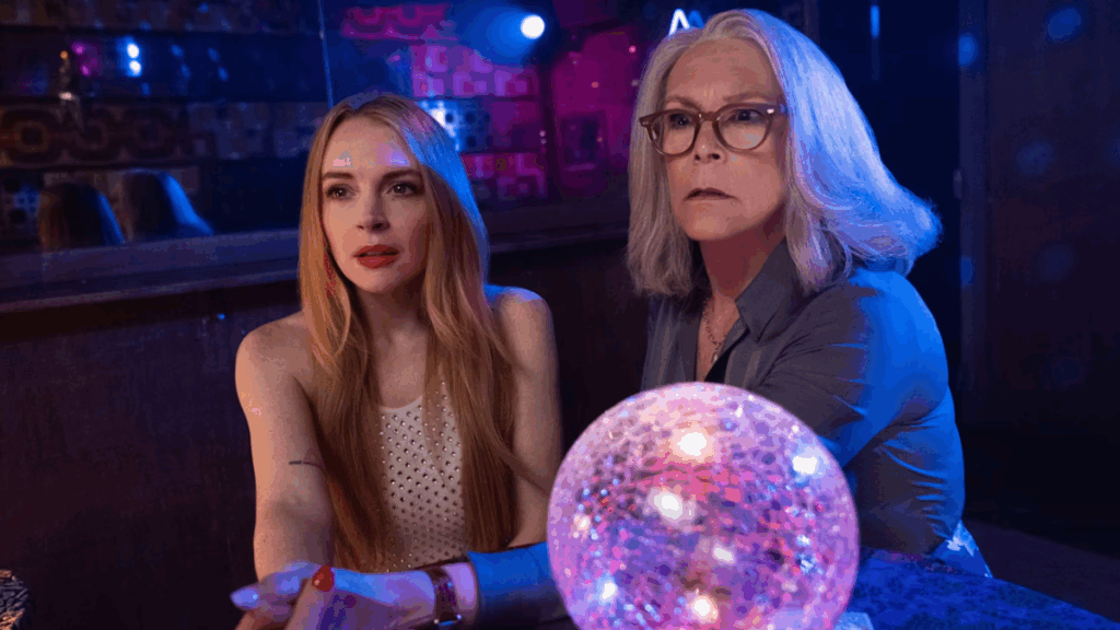 Cena de Uma Sexta-Feira Mais Louca Ainda; Lindsay Lohan e Jamie Lee Curtis; filme no cinema e no streaming Disney+