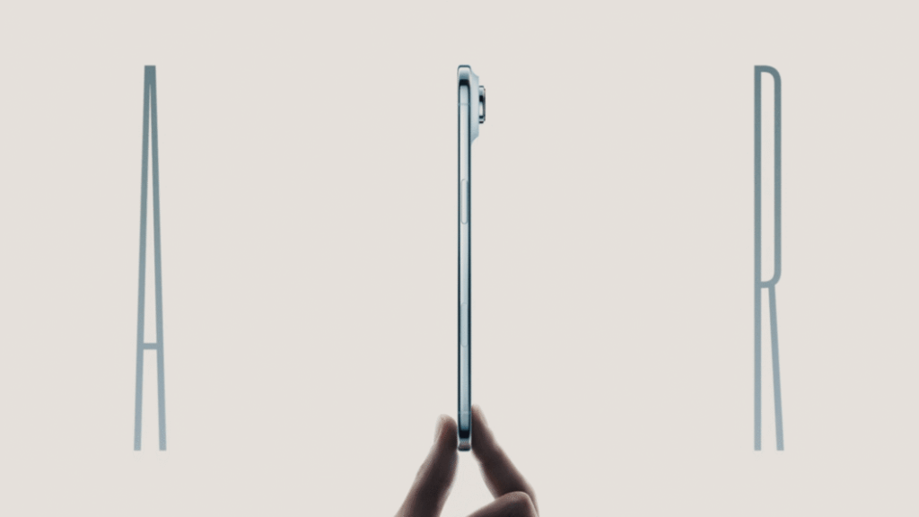 iPhone Air sendo testado para flexão; imagens mostram o aparelho intacto após testes rigorosos