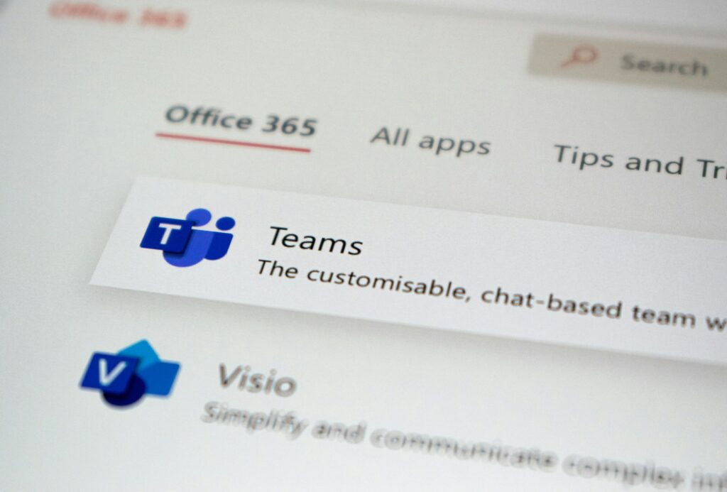 Microsoft Teams vai alertar sobre links suspeitos 3 Microsoft Teams links suspeitos: banner de alerta no Windows 11 - Foto de Ed Hardie na Unsplash