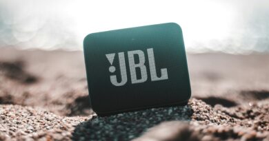 Melhor caixa de som JBL até R$ 200 Go Essential com IPX7 3W e 5h de bateria