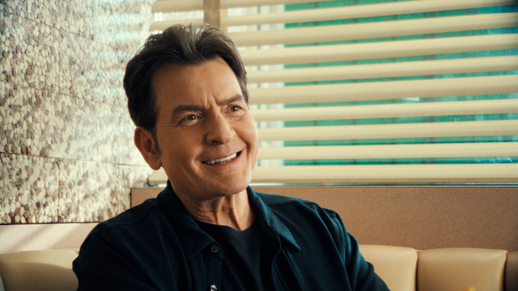 Além de Aka Charlie Sheen, ator lançou livro de memórias neste ano (Imagem: Divulgação/Netflix)