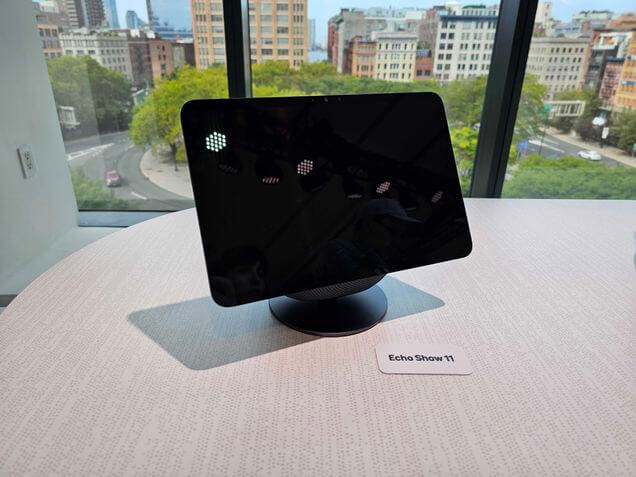 Echo Show 11 com tela ampla e alto-falantes estéreos frontais