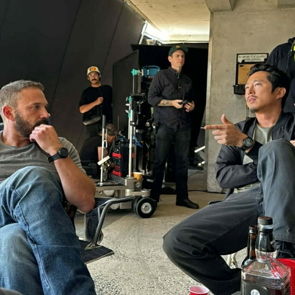 Steven Yeun e Ben Affleck no set de The Rip (Netflix 2026)