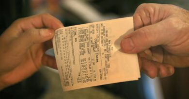 Funcionários usam IA para criar notas falsas em recibos e fraudar reembolso corporativo