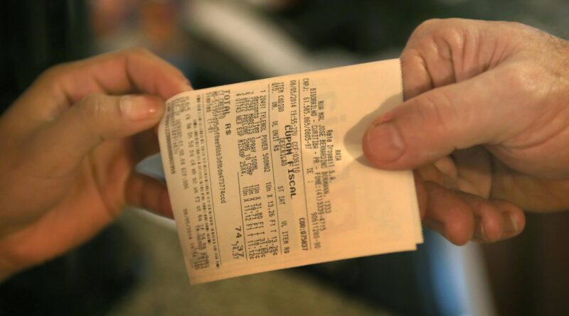 Funcionários usam IA para criar notas falsas em recibos e fraudar reembolso corporativo