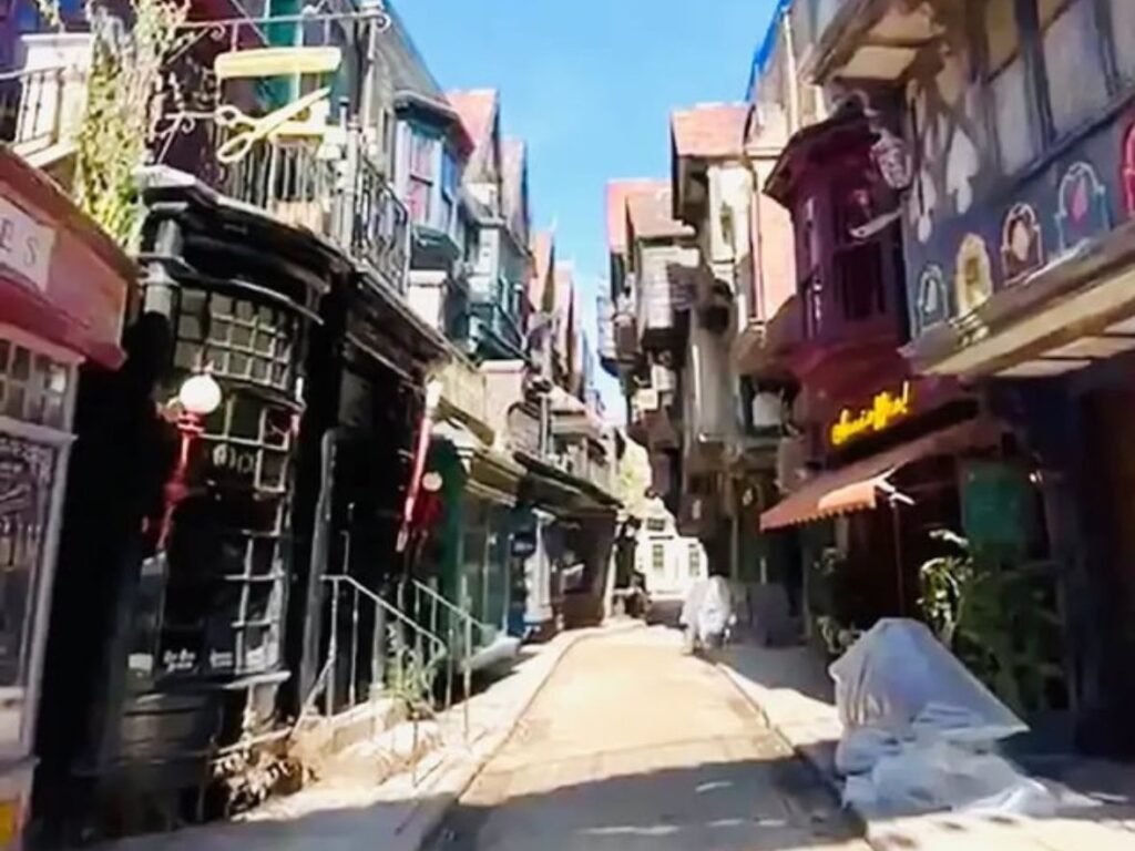 Série Harry Potter: Beco Diagonal em novas fotos 1 Harry Potter | Novas imagens da série mostram sets e Beco Diagonal