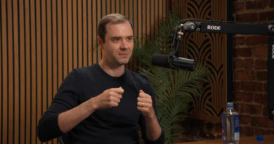 Andrej Karpathy em podcast: agentes de IA, vibe coding e autonomia; crítica a limitações de aprendizado e multimodalidade