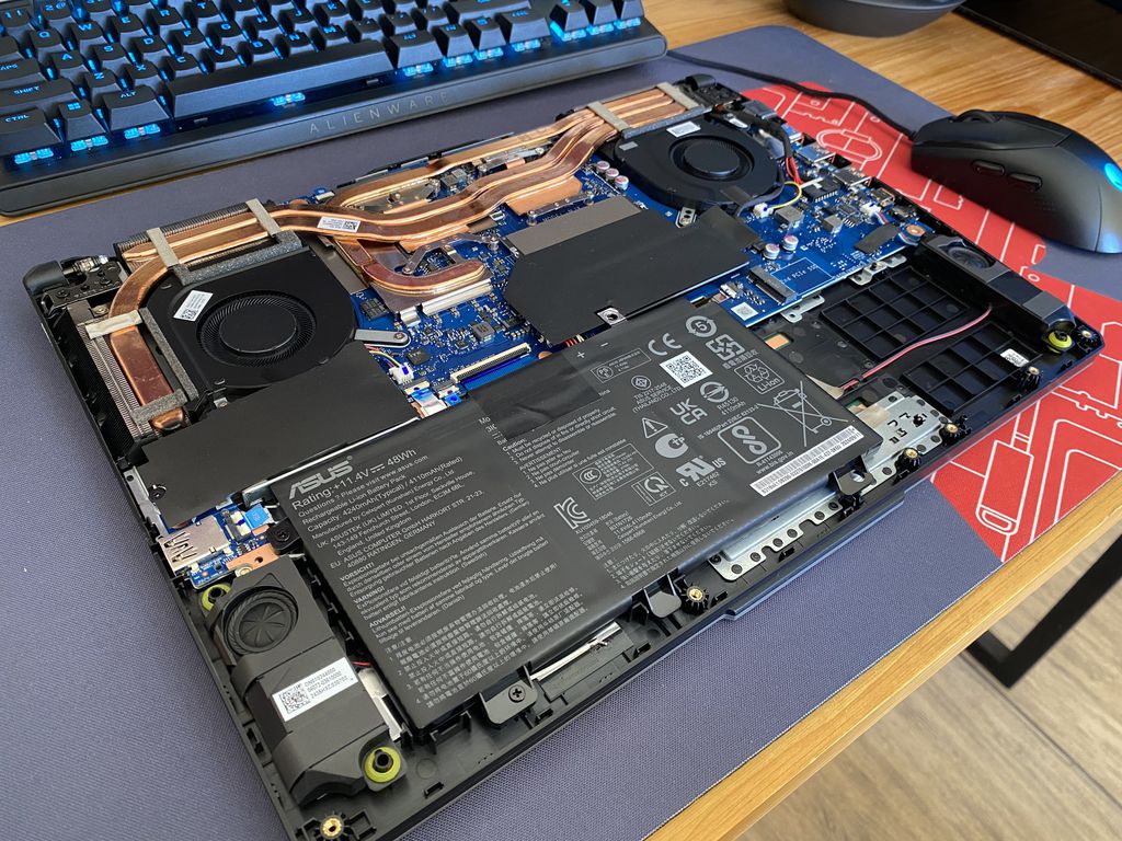 É até possível trocar a bateria de um notebook, mas não é simples