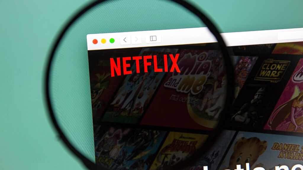 Netflix remove selo “Original” nos títulos na web 3 Site da Netflix no desktop sem o selo N vermelho; experimento de branding na web
