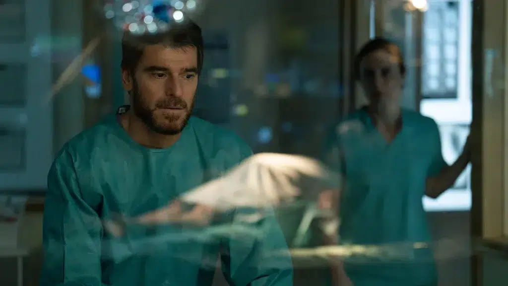 Alfonso Bassave como Lluís Jornet e Aitana Sánchez-Gijón como Pilar em Respira S2