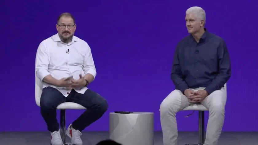 Aluminium OS: novo sistema do Google baseado em Android 3 Qualcomm CEO Cristiano Amon (left) and Google SVP of Devices and Services Rick Osterloh (right) announcing a joint project to bring Android to PCs.
