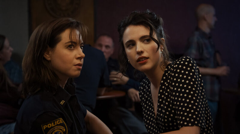 Aubrey Plaza e Margaret Qualley em cena de Honey, Não!, comédia de Ethan Coen