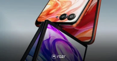 Motorola Razr 60 aberto, mostrando a tela AMOLED dobrável de 6,9 polegadas